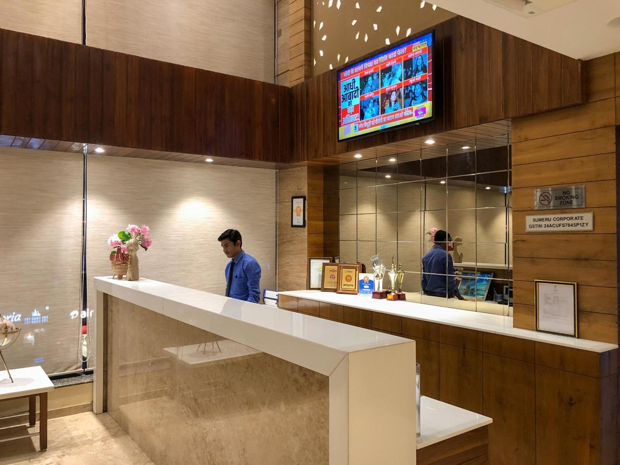 Hotel Virgo Sumeru ภาวนาการ์ ภายนอก รูปภาพ