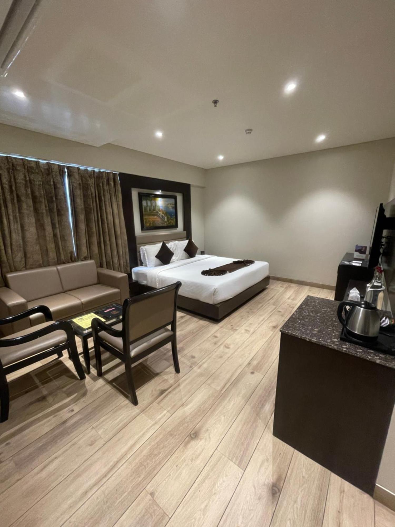 Hotel Virgo Sumeru ภาวนาการ์ ภายนอก รูปภาพ