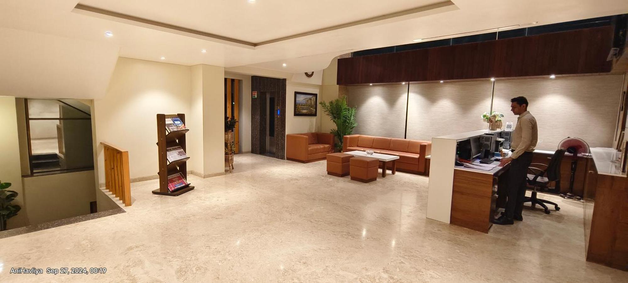 Hotel Virgo Sumeru ภาวนาการ์ ภายนอก รูปภาพ