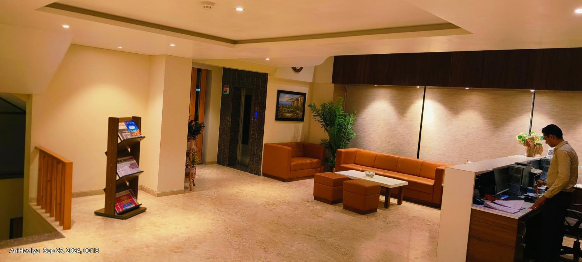Hotel Virgo Sumeru ภาวนาการ์ ภายนอก รูปภาพ