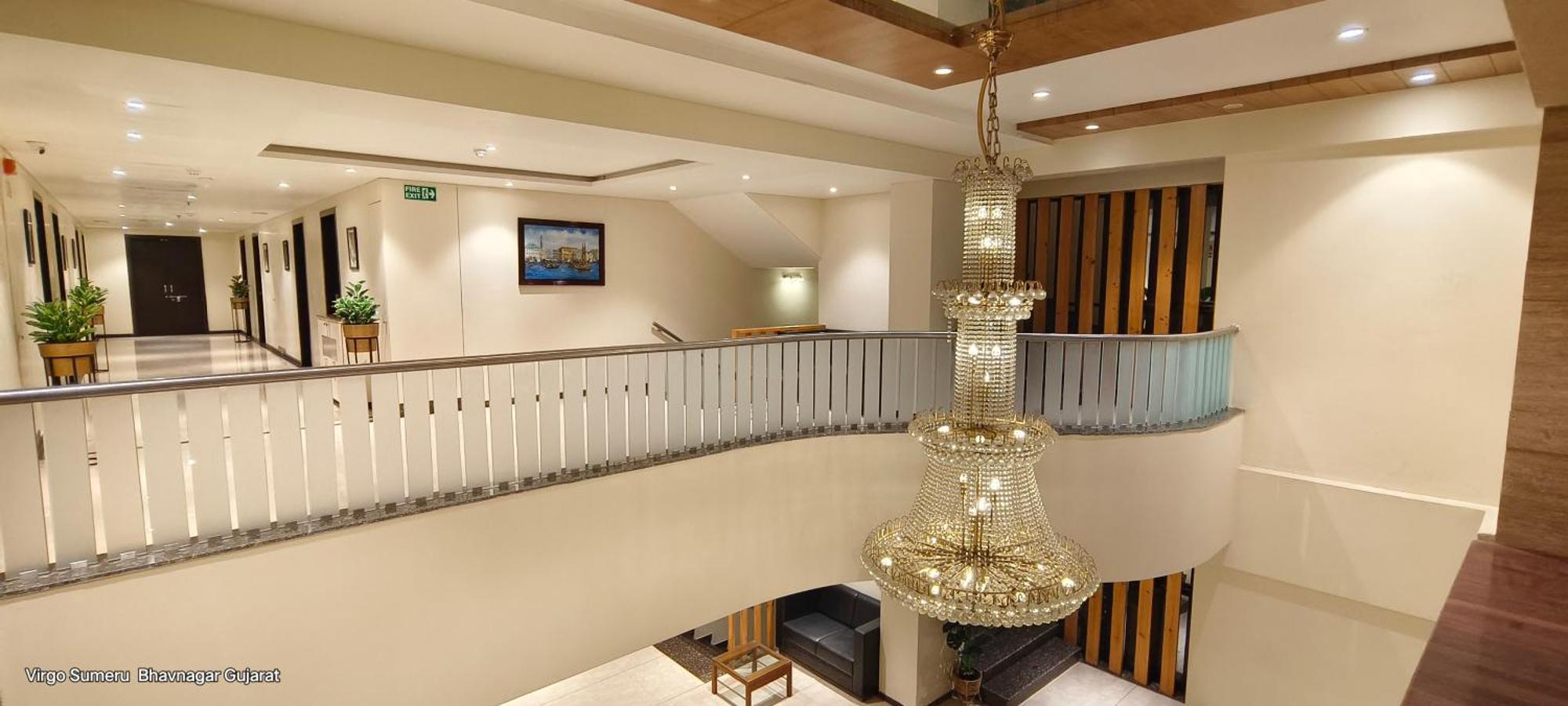 Hotel Virgo Sumeru ภาวนาการ์ ภายนอก รูปภาพ